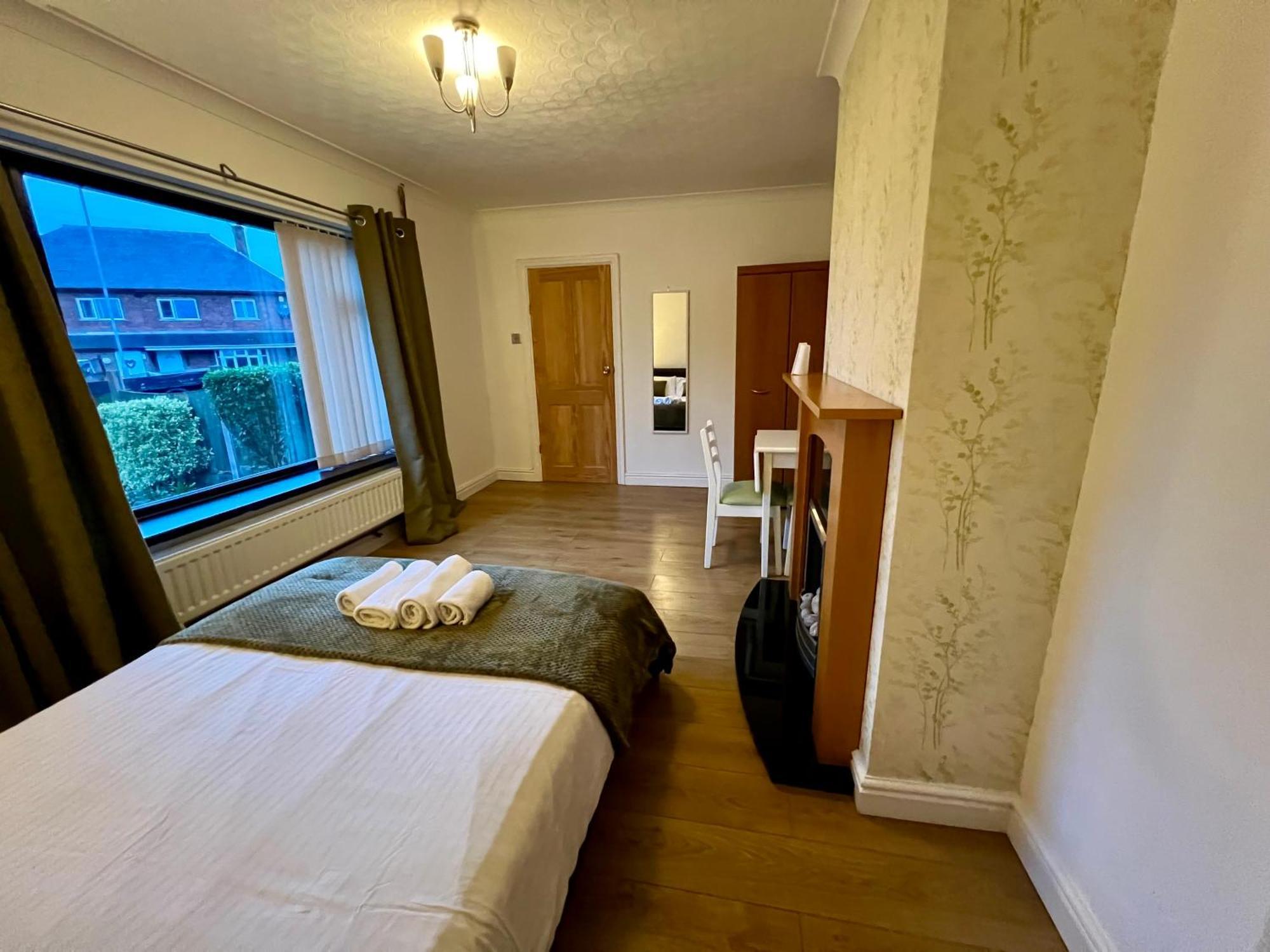 Housefield Stay, Room 4 Stoke-on-Trent Exterior photo